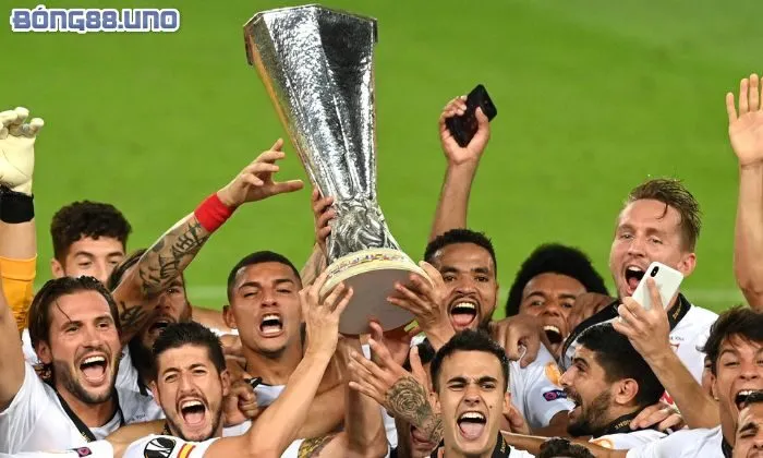 Nơi các đội bóng lớn tranh tài sau khi bị loại từ Champions League